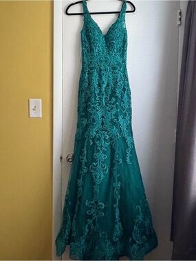Emerald Green Lace Appliqué Prom Dress